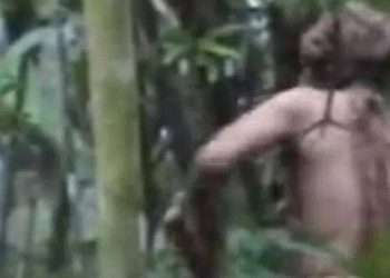 Medeniyetten uzakta yaşayan kabilesinin son üyesiydi: "Dünyanın en yalnız insanı" hayatını kaybetti