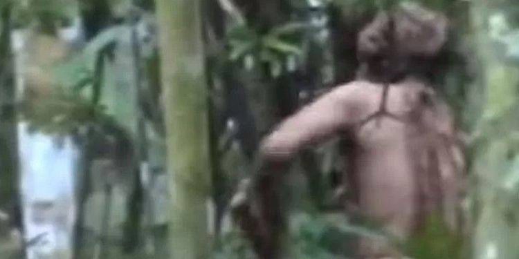 Medeniyetten uzakta yaşayan kabilesinin son üyesiydi: "Dünyanın en yalnız insanı" hayatını kaybetti