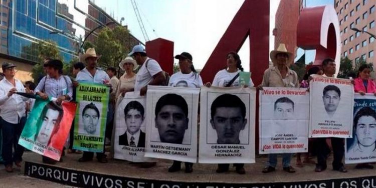 Meksika'da eski başsavcısı, 2014'te 43 öğrencinin kaybedilmesiyle bağlantılı olarak tutuklandı