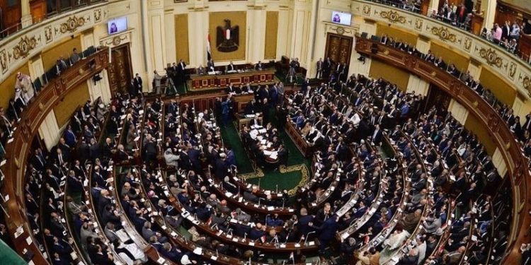 Mısır'da kabinede 13 bakan değişti