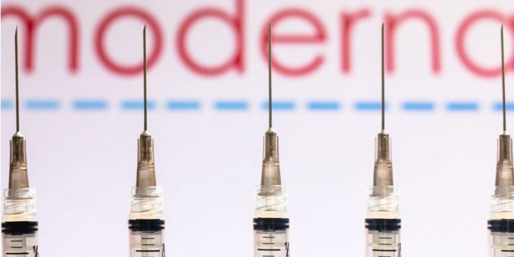Moderna, BioNTech ve Pfizer’ı dava ettiğini açıkladı