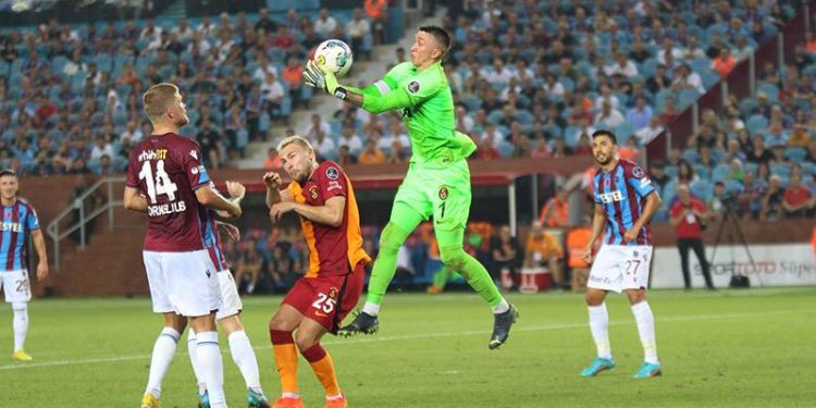 Muslera: Şampiyonluk için kurulmuş bir takımız