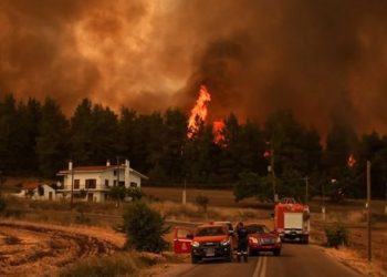 NATO, Yunanistan'daki yangınlarla mücadele için uçak ve helikopter yolladı