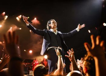 Nick Cave & The Bad Seeds İstanbullu dinleyicileriyle buluştu