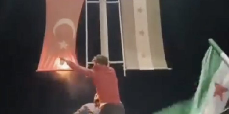 ÖSO’dan Türkiye’ye barış tepkisi: Türk bayrağı yakıldı, TSK araçları taşlandı