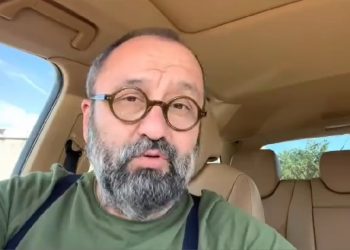 Oyuncu Erdem Baş 7 bin 500 dolara Porsche cip aldı: ‘Bu arabayı Türkiye’de alma şansım yok’