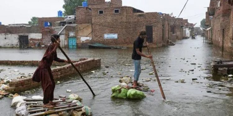 Pakistan'da 14 Haziran'dan bu yana yaşanan sel felaketinde, ölüm sayısı bini aştı