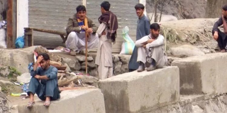 Pakistan'da sel felaketi: En az 700 bin ev yıkıldı, afetzedeler 'Acil yiyecek ve ilaç yardımı gerek' diyor