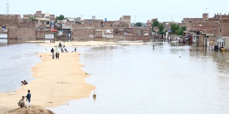 Pakistan'da şiddetli yağış: 10 ölü