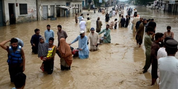 Pakistan’da şiddetli yağışlar sebebiyle ölenlerin sayısı 1033’e çıktı