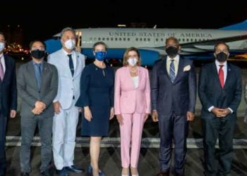 Pelosi Tayvan’a indi, Çin’de savaş uçakları havalandı