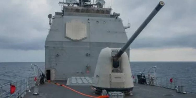 Pelosi ziyaretinin ABD-Pekin hattında gerilimi tırmandırmasının ardından ABD savaş gemileri ilk kez Tayvan Boğazı'ndan geçti