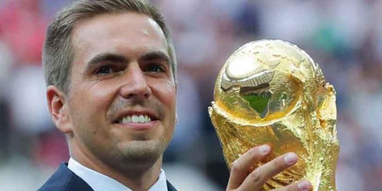Philipp Lahm: Katar'a gideceğime turnuvayı evden takip ederim