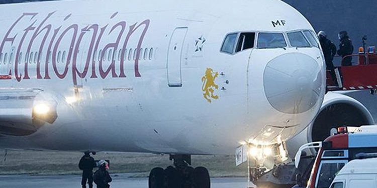 Pilotlar uyuya kaldı, iniş yapacakları havalimanını kaçırdı