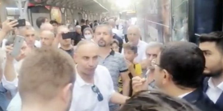 Polis Babacan'ın konuşmasını engellemek istedi