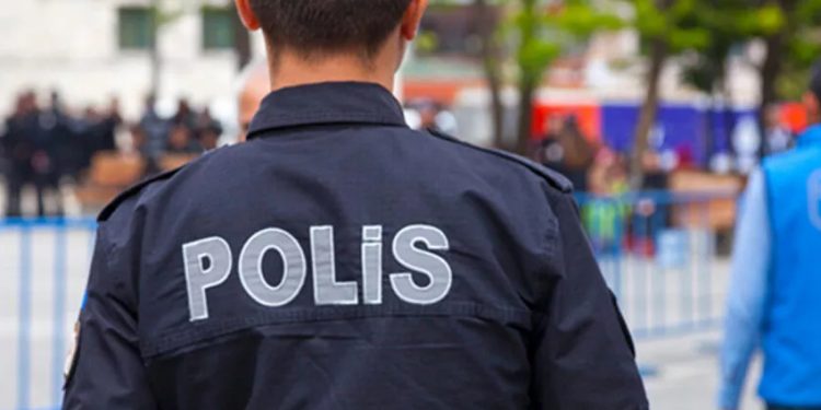 Polisin ihraç gerekçesi; 2010 yılında 1 kez aranmak!