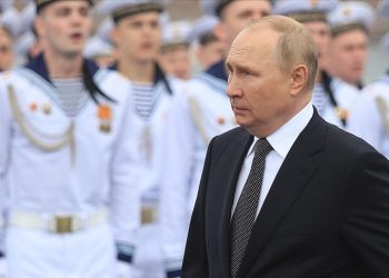 Putin, Donanma Günü'nde Rusya'nın  yeni deniz doktrinini imzaladı