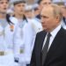 Putin, Donanma Günü'nde Rusya'nın yeni deniz doktrinini imzaladı
