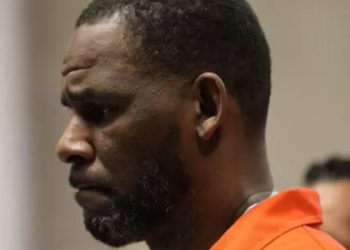 R. Kelly, çocuk pornosu suçlamasıyla yeniden hakim karşısında
