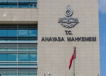 Rektörün eleştirildiği eyleme katılan öğrenciye uzaklaştırma ve disiplin cezası AYM'den döndü