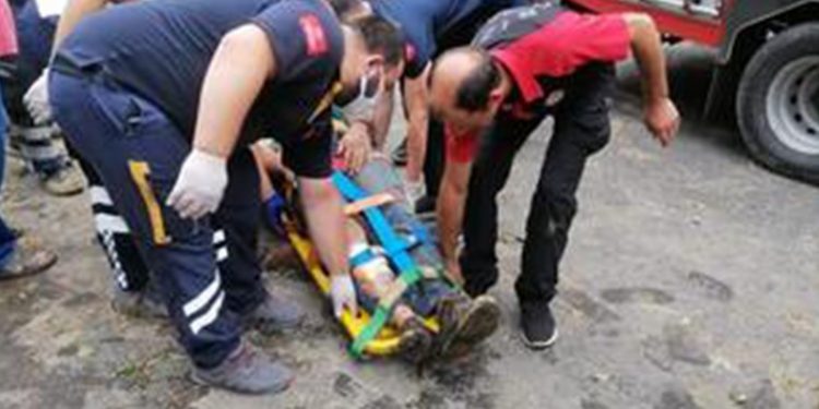 Rize'de tur midibüsü devrildi: 24 yaralı