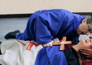 Rus Ortodoks Kilisesi: Şeytan çıkarma ayinlerinden para alınmayacak