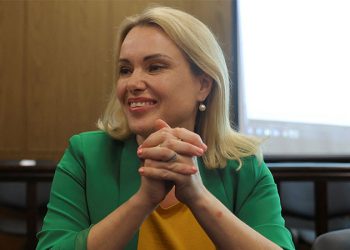 Rus devlet televizyonunda savaş karşıtı pankart açan editöre ev hapsi cezası