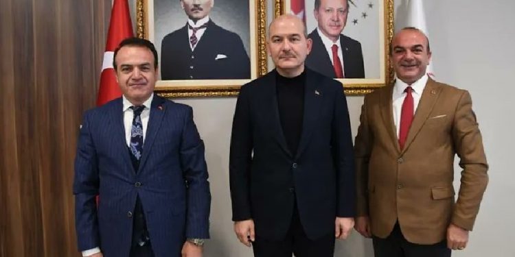 Rüşvet ve ihaleye fesat karıştırmaktan hapis cezası alan AKP’li başkanlardan Soylu’ya ziyaret