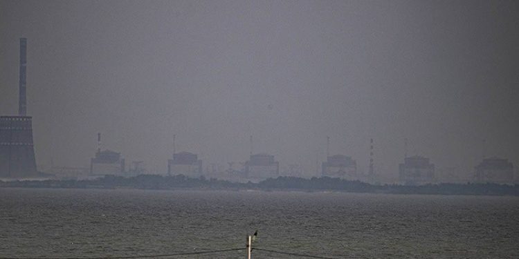 Rusya, Ukrayna'nın Zaporijya kentinde helikopterlerin onarıldığı fabrika tesislerini vurduğunu duyurdu