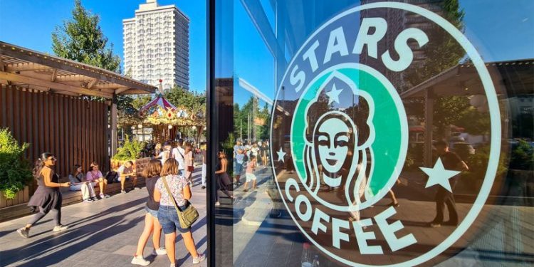 Rusya’da Starbucks ‘Stars Coffee’ ismiyle yeniden açıldı