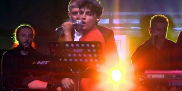 Sahneye atlayan genç: Konya uyan artık AK Parti'ye oy verme