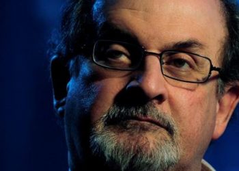 Salman Rüşdi solunum cihazından ayrıldı, konuşabiliyor