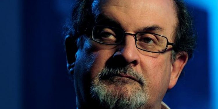 Salman Rüşdi solunum cihazından ayrıldı, konuşabiliyor