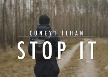 Sanatçı Cüneyt İlhan’dan geri itmeye (pushback) tepki için ingilizce şarkı