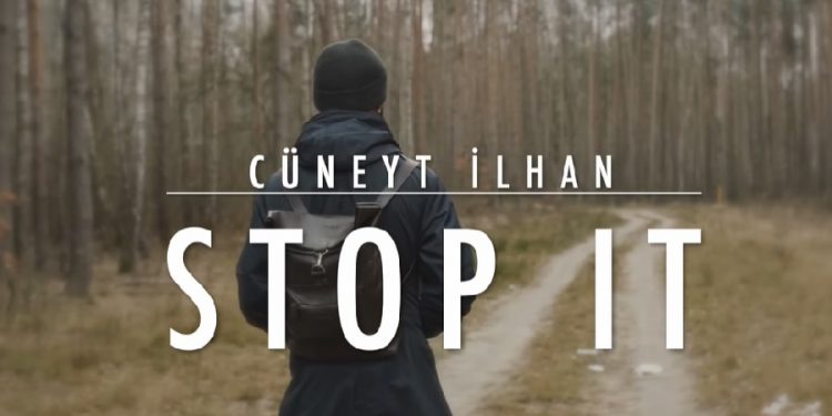 Sanatçı Cüneyt İlhan’dan geri itmeye (pushback) tepki için ingilizce şarkı