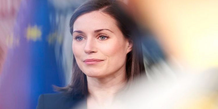 Sanna Marin başbakanlık makamını mı zayıflatıyor, orta yaşlı erkek politikacıları mı?