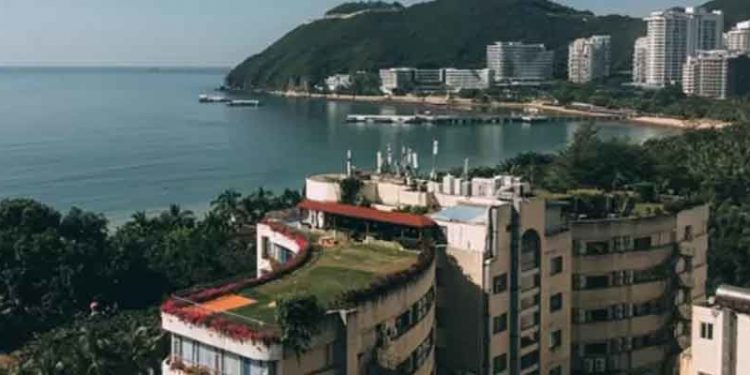 Sanya: "Çin'in Hawaii'sinde" 80 bin turist, Covid vakaları yüzünden mahsur kaldı