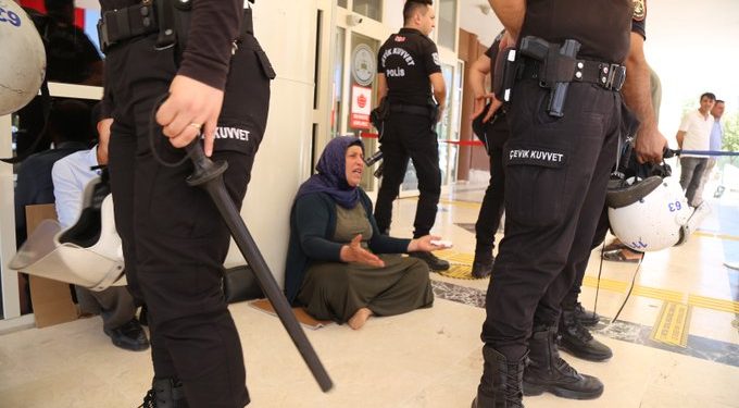 Şenyaşar ailesi polis ablukasına alındı, gazeteciler engellendi