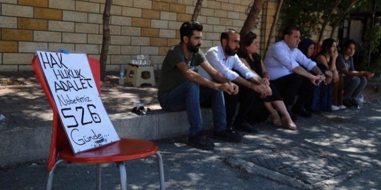 Şenyaşar ailesiyle Adalet Nöbeti tutan Urfa Barosu: Adalet dilenmiyoruz, sadece görevinizi yapın