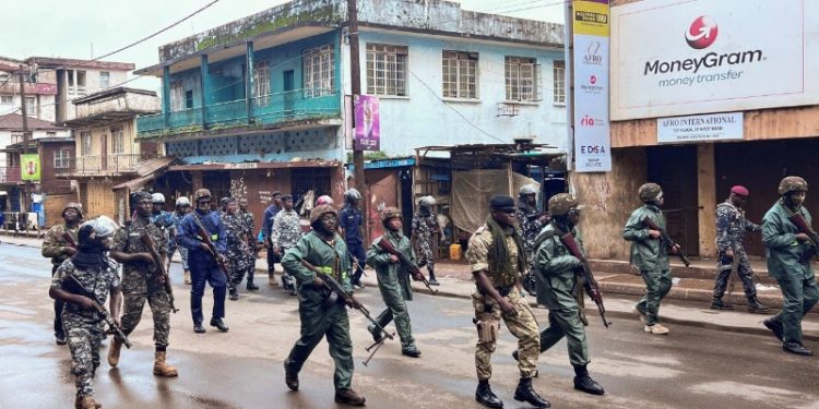 Sierra Leone'de, hükümet karşıtı protestolar nedeniyle uygulanan sokağa çıkma yasağı kaldırıldı