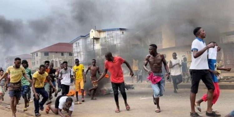 Sierra Leone'deki ekonomik kriz protestolarında en az 27 kişi öldü