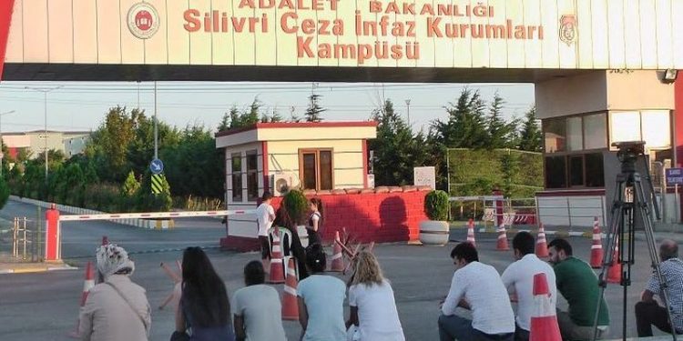Silivri'deki hak ihlallerini anlatan tutukluya ceza: 'Devlet içinde devlet kurmuşlar'