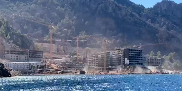 Sinpaş’ın Marmaris’teki otel inşaatı durduruldu, halk nöbet tutuyor