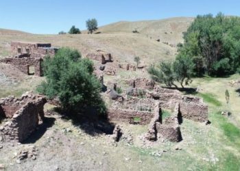 Sivas'ta 42 yıl önce terk edilen köyde define talanı