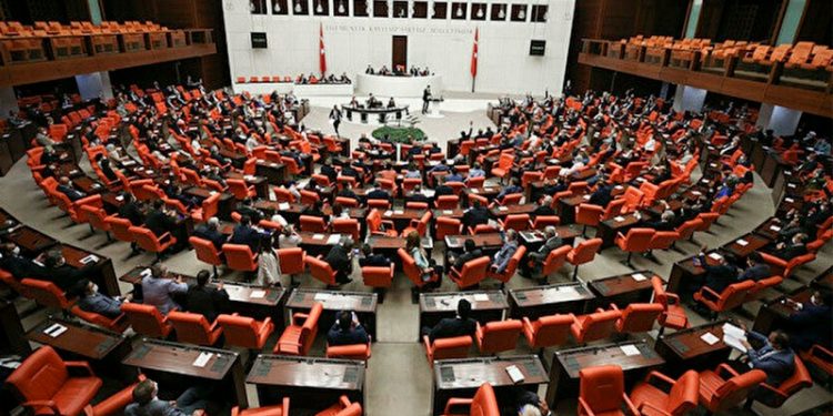 Son anket: Her üç kişiden ikisi parlamenter sistemi destekliyor