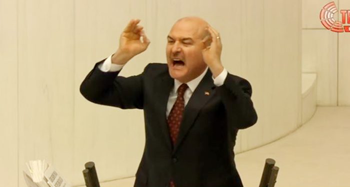 Süleyman Soylu, darp edilerek gözaltına alınan öğretmeni resmini paylaşarak hedef gösterdi: PKK’lı!