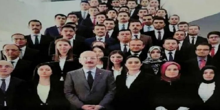 Süleyman Soylu’nun Yediiklim’in tanıtım afişindeki fotoğrafı gündem oldu