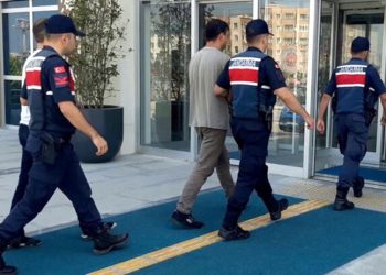 Sürat teknesiyle Midilli'ye kaçma hazırlığındaki 2 'FETÖ şüphelisi' yakalandı