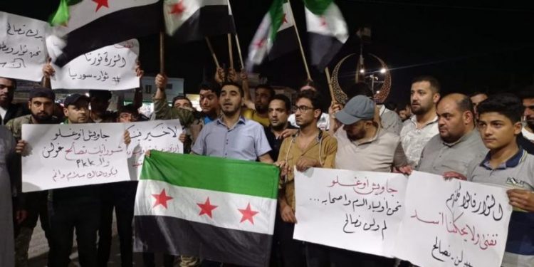 Suriye’de ÖSO bayraklarıyla Türkiye protesto edilmişti: Dışişleri Bakanlığı’ndan açıklama