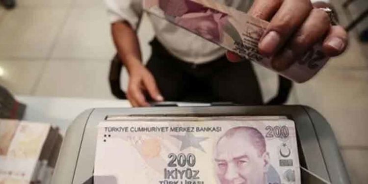 TL ticari krediler döviz borcu kapatmaya gitti